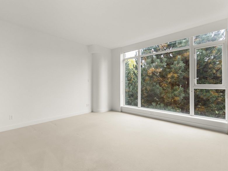 305 5955 Balsam Street