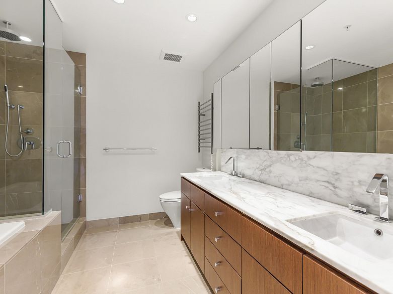 305 5955 Balsam Street