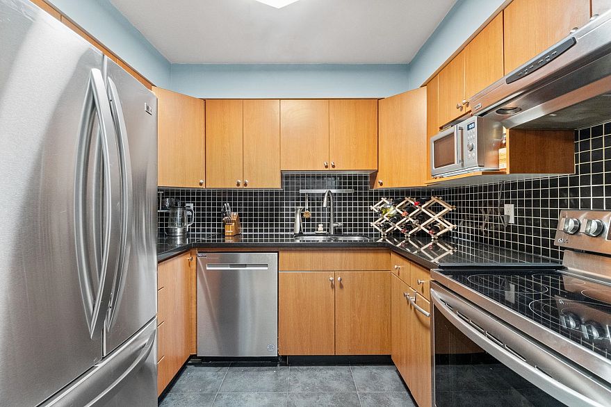 102 1689 E 4th Avenue