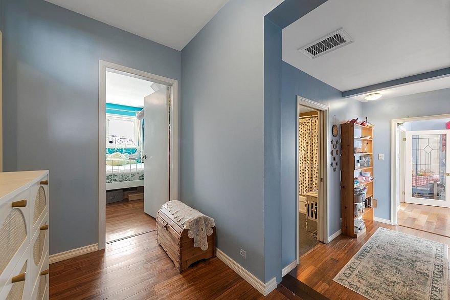 2205 2215 Pandora Street