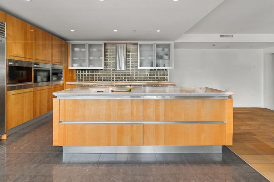 2101 1169 W Cordova Street