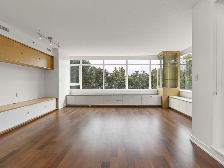 305 5955 Balsam Street