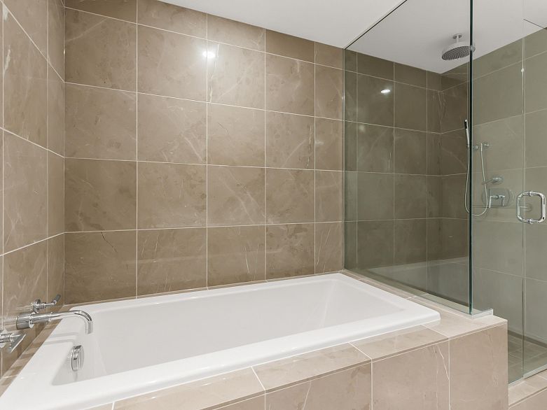 305 5955 Balsam Street