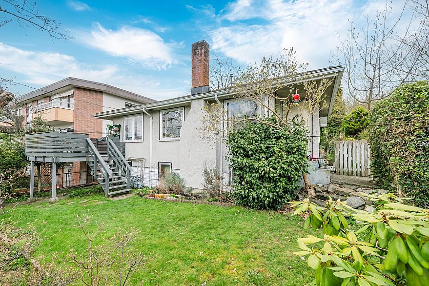 2205 2215 Pandora Street