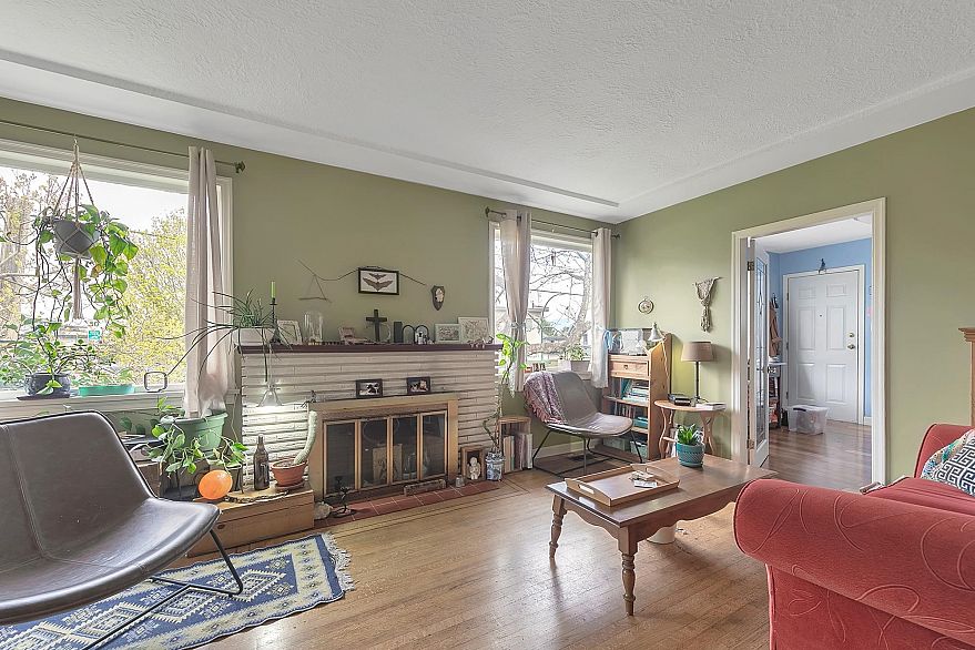 2205 2215 Pandora Street