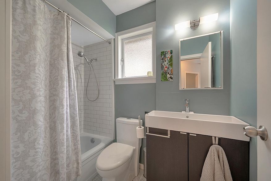 2205 2215 Pandora Street