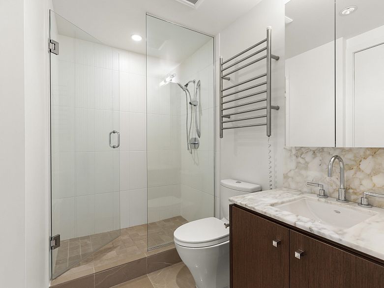 305 5955 Balsam Street