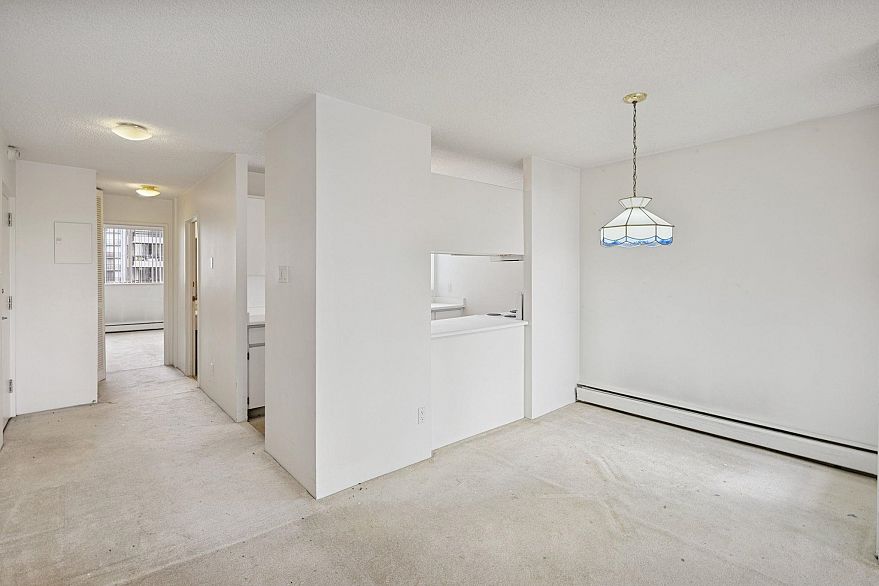 301 1995 Beach Avenue