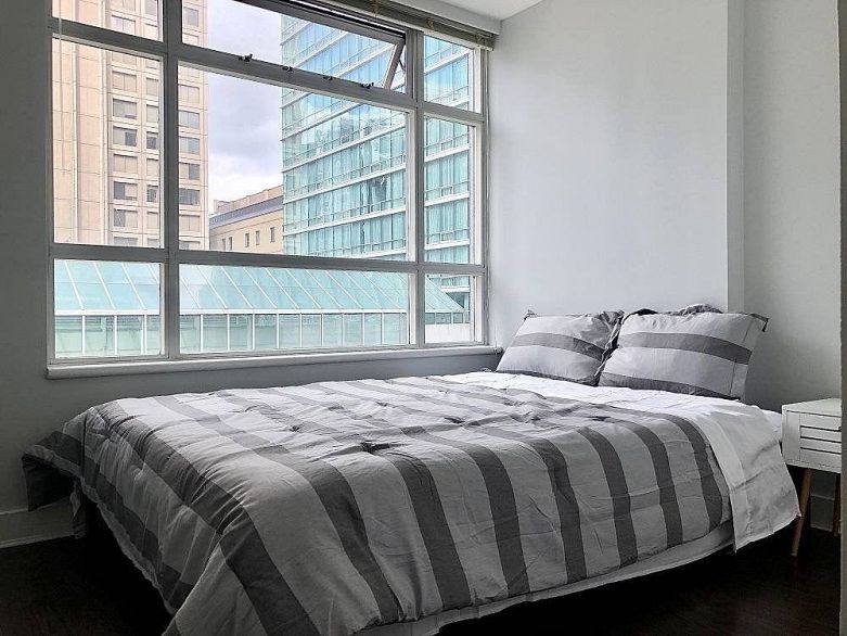 504 438 Seymour St Street