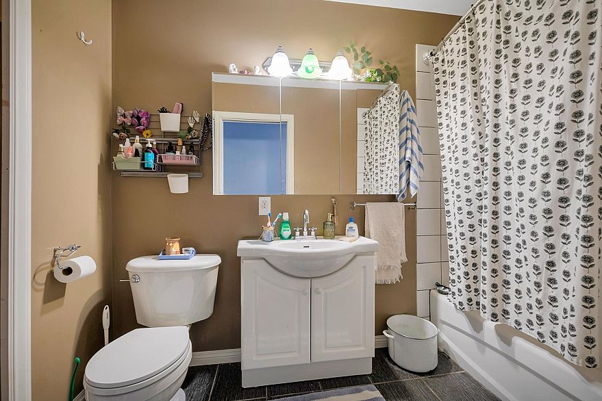 2205 2215 Pandora Street