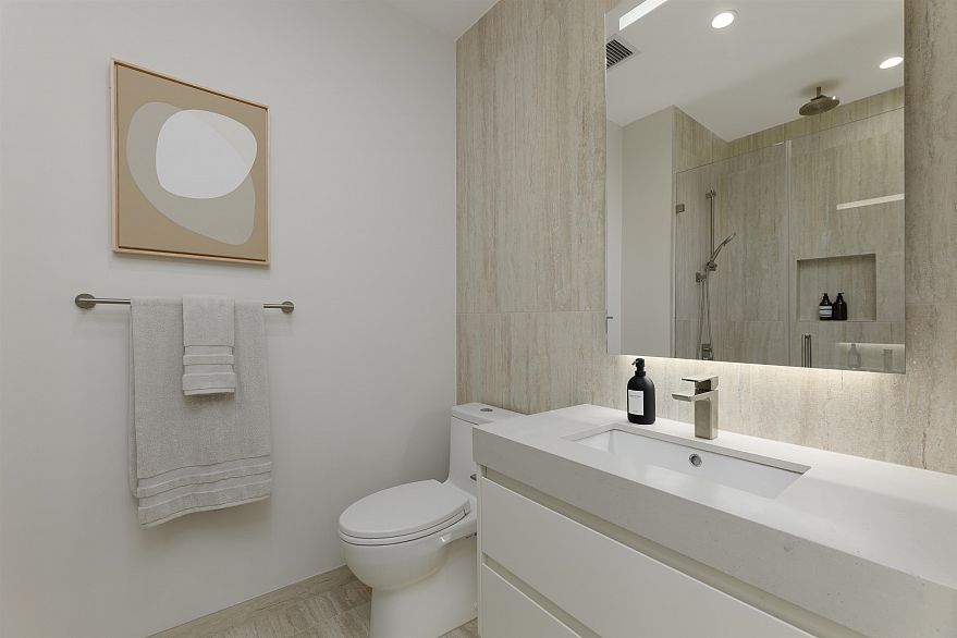 2702 7433 Cambie Street