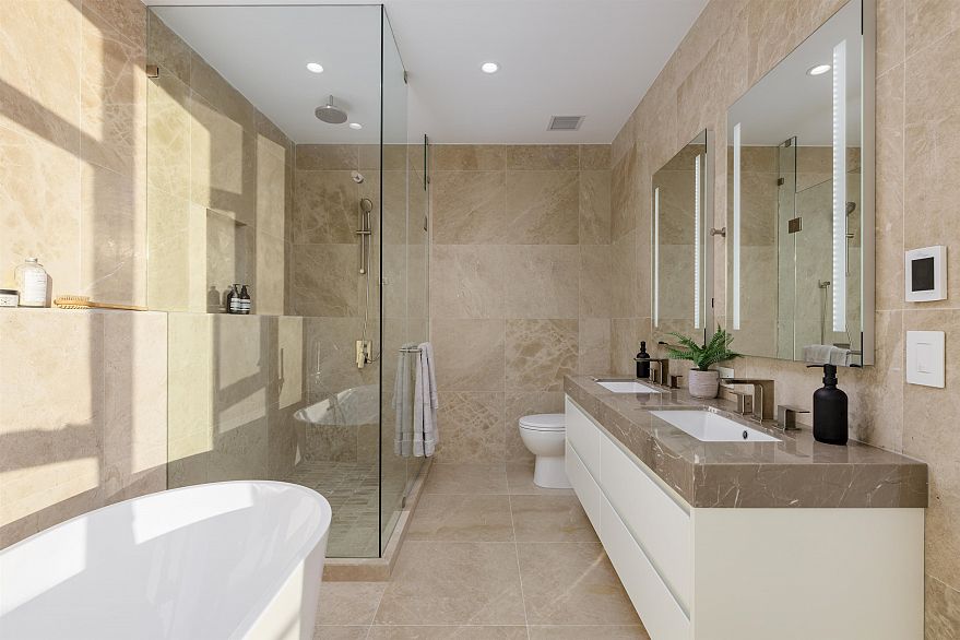 2702 7433 Cambie Street