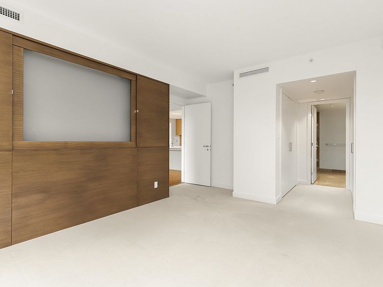 305 5955 Balsam Street