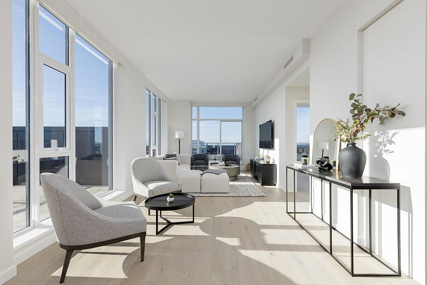 2702 7433 Cambie Street