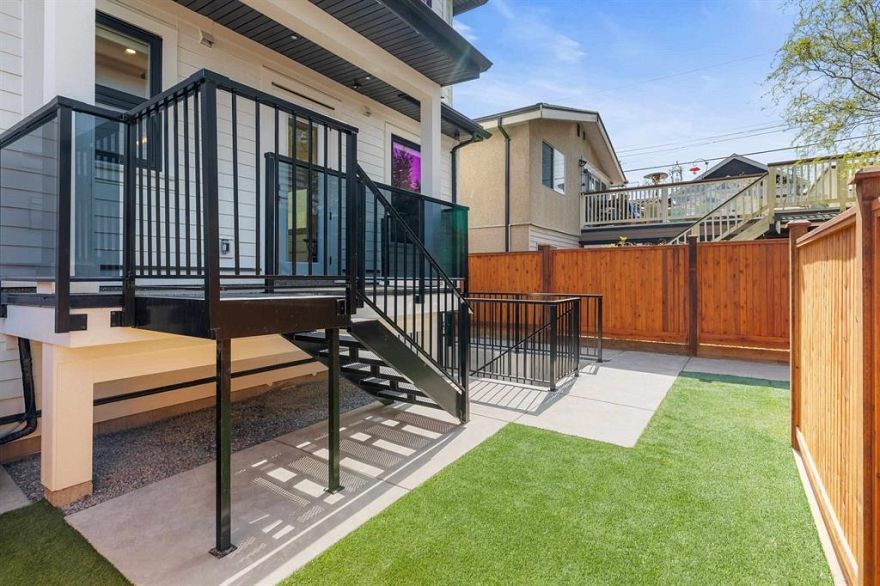 2 1243 Nootka Street