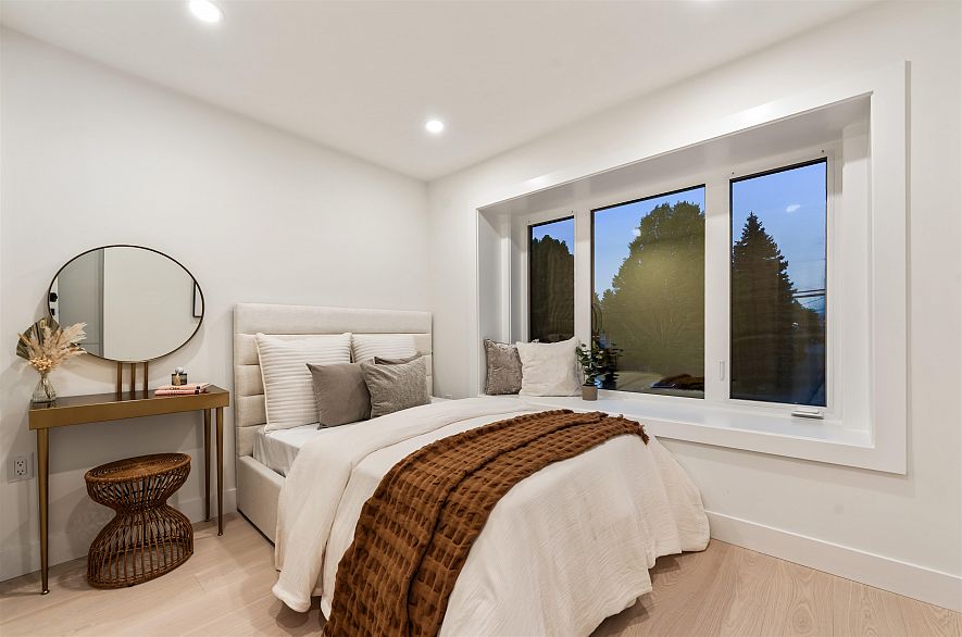 1 1259 Renfrew Street