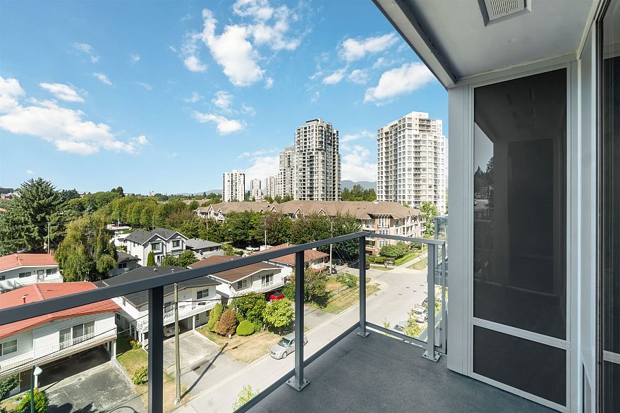 715 5598 ORMIDALE STREET, Vancouver BC V5R 0E5