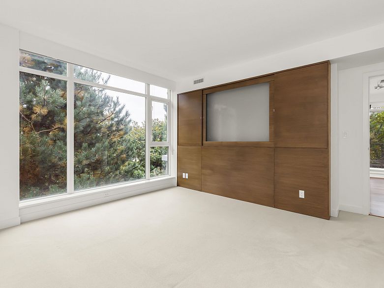 305 5955 Balsam Street