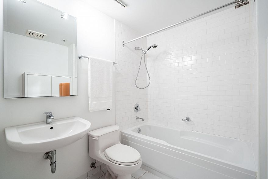 201 869 Beatty Street