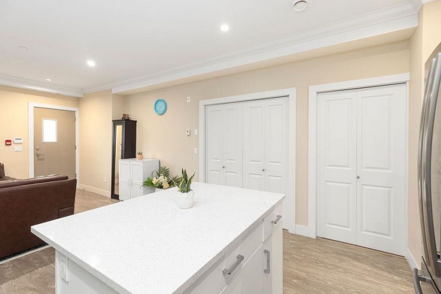 201 4577 Slocan Street