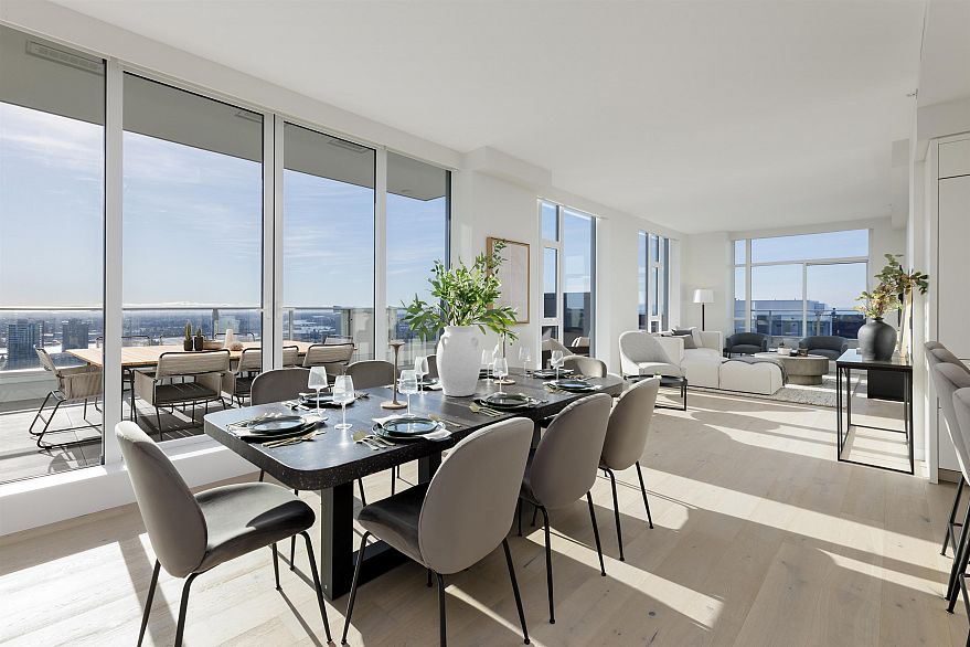 2702 7433 Cambie Street