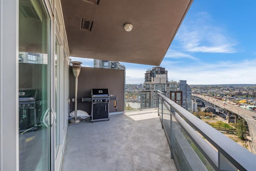 2601 1372 Seymour Street