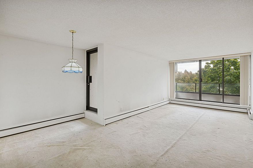 301 1995 Beach Avenue