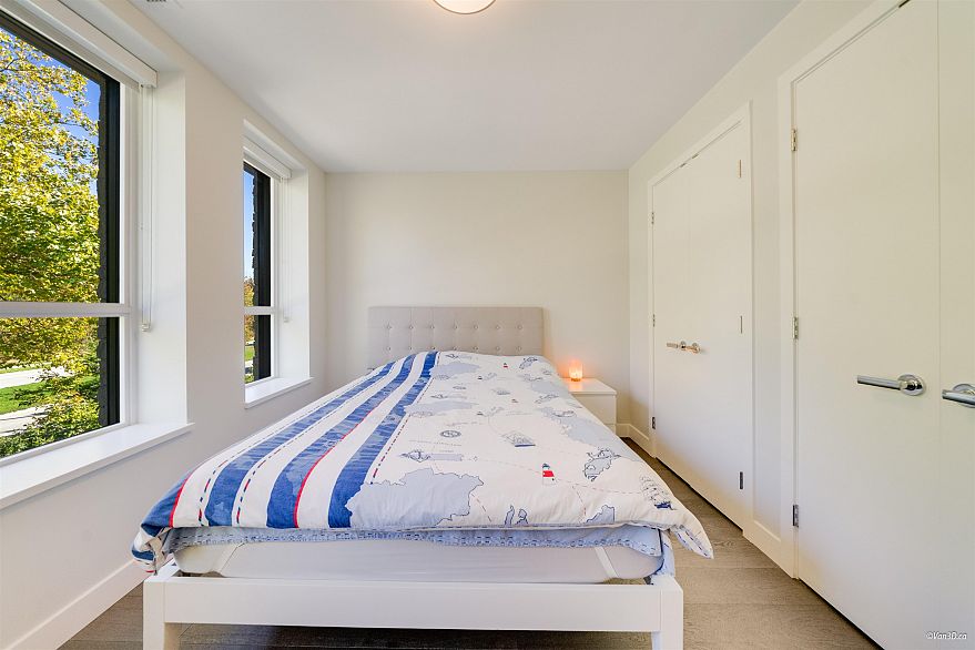 5336 University Boulevard