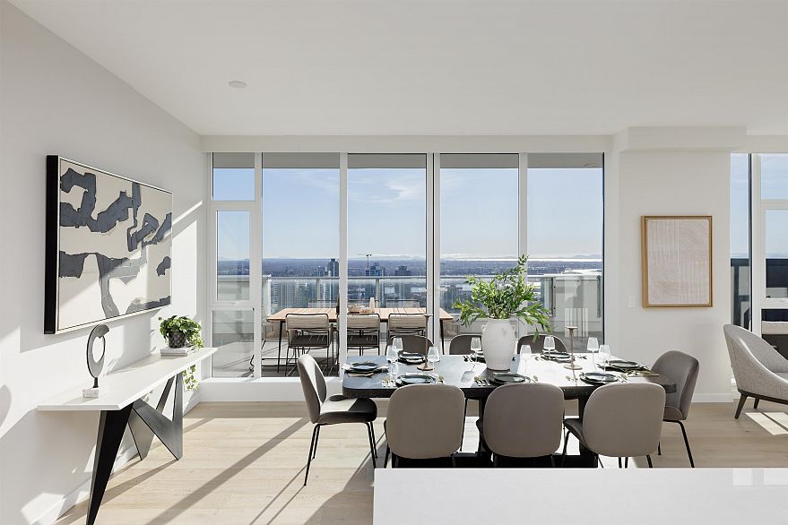 2702 7433 Cambie Street