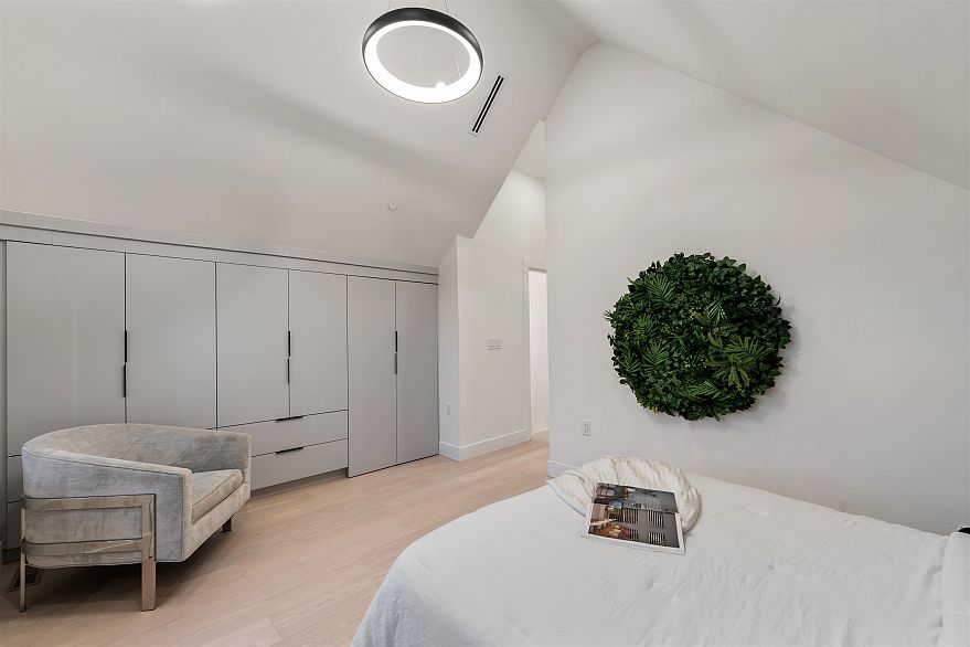 1 1259 Renfrew Street