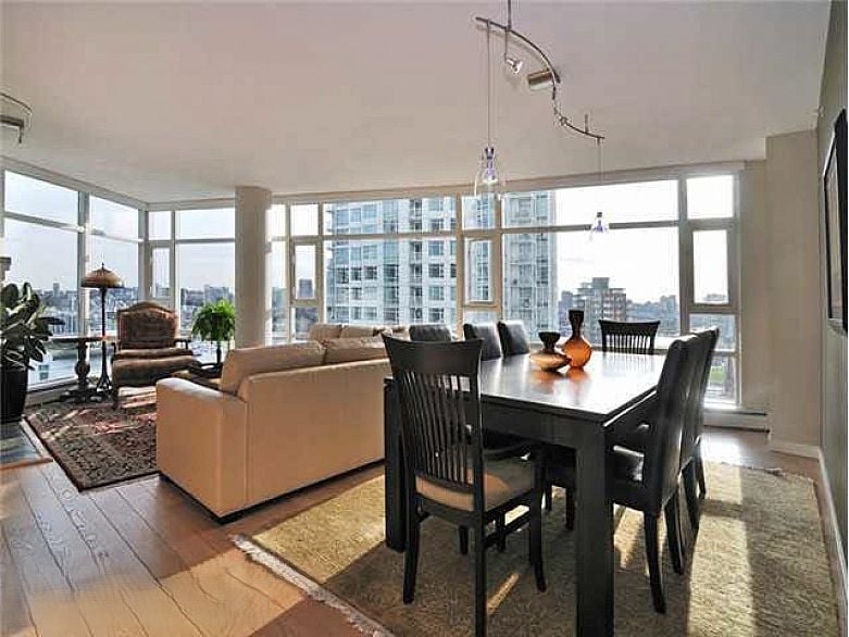 1807 198 AQUARIUS MEWS, Vancouver BC V6Z 2Y4