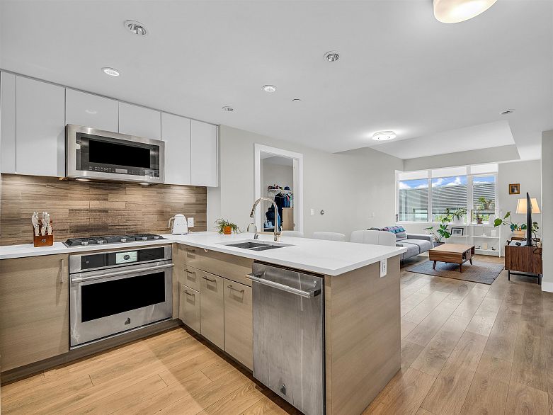 607 3451 Sawmill Crescent