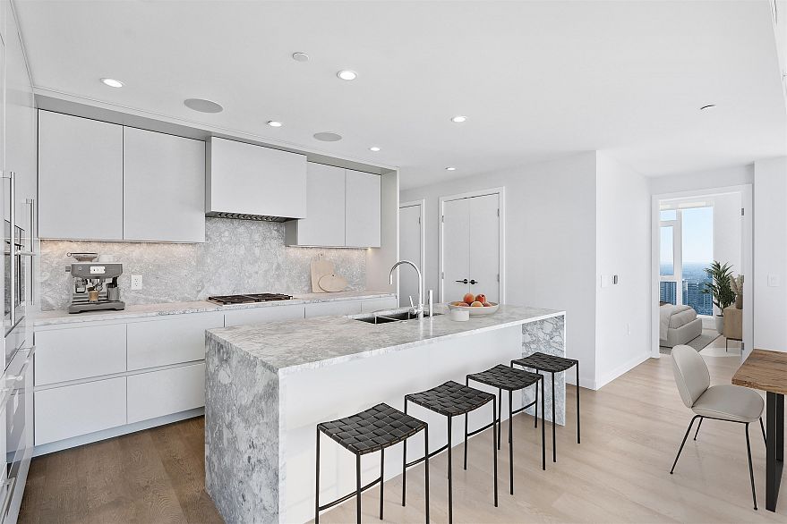 2106 7433 Cambie Street