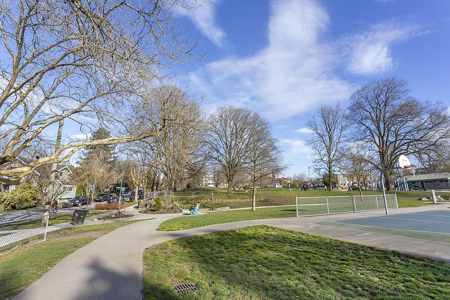 2205 2215 Pandora Street