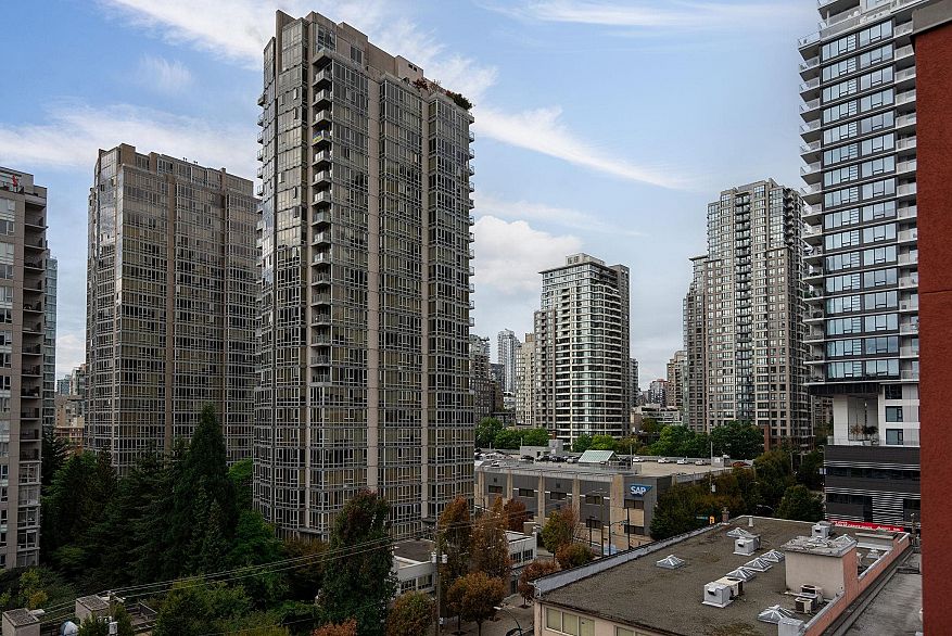 201 869 Beatty Street