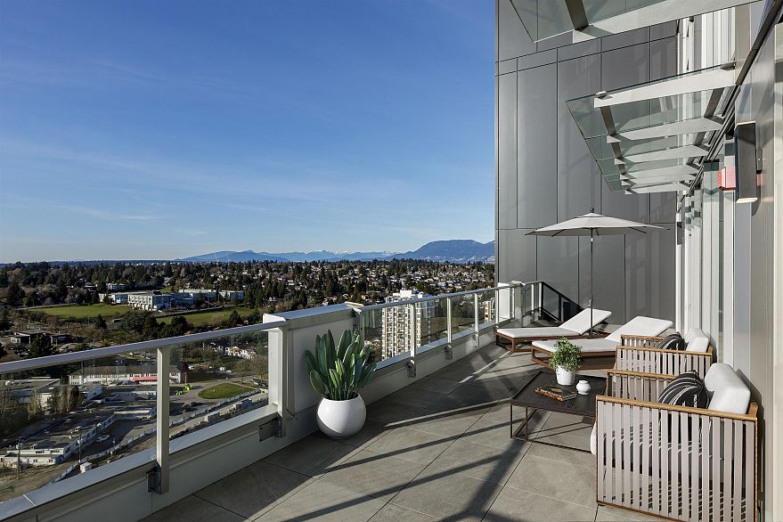 2702 7433 Cambie Street