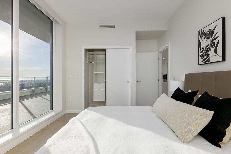 2702 7433 Cambie Street