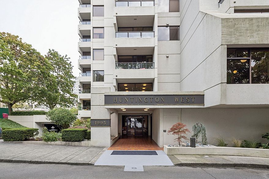 301 1995 Beach Avenue