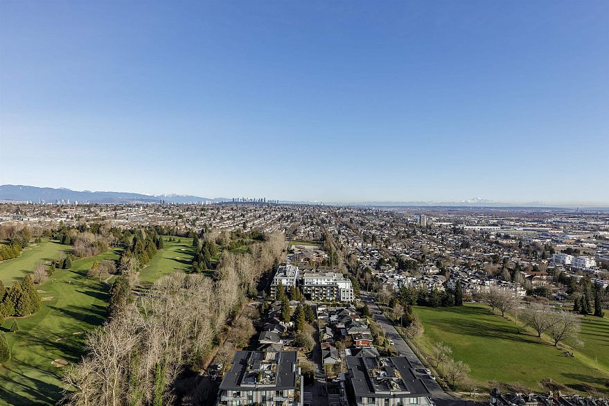 2702 7433 Cambie Street