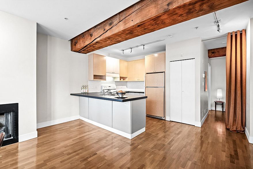 201 869 Beatty Street