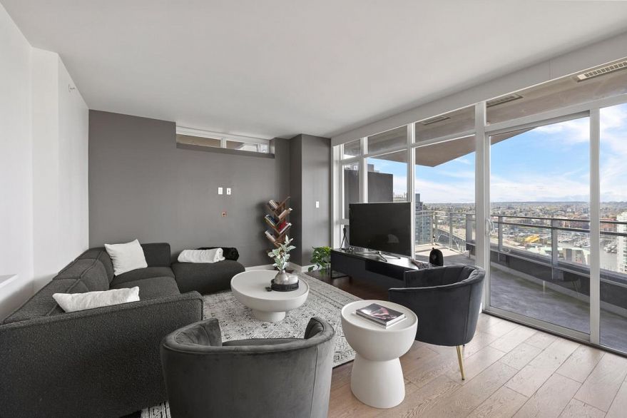 2601 1372 Seymour Street