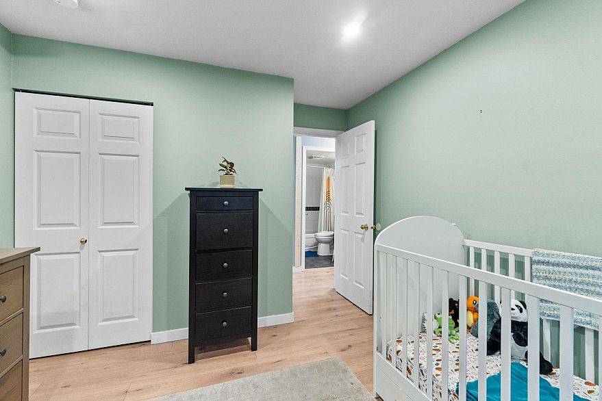 102 1689 E 4th Avenue