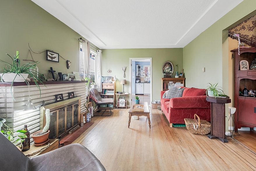 2205 2215 Pandora Street