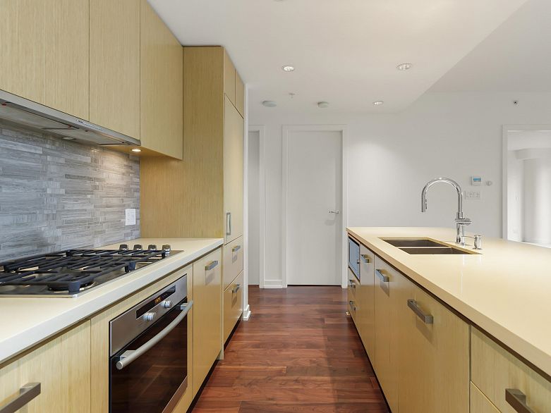 305 5955 Balsam Street