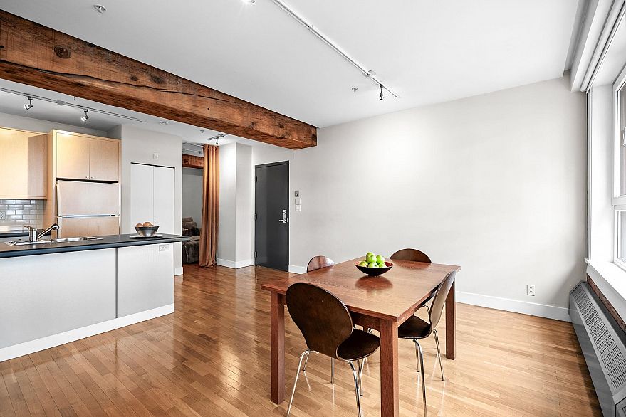 201 869 Beatty Street