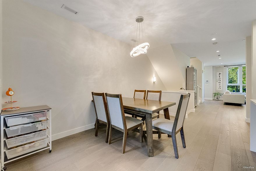 5336 University Boulevard