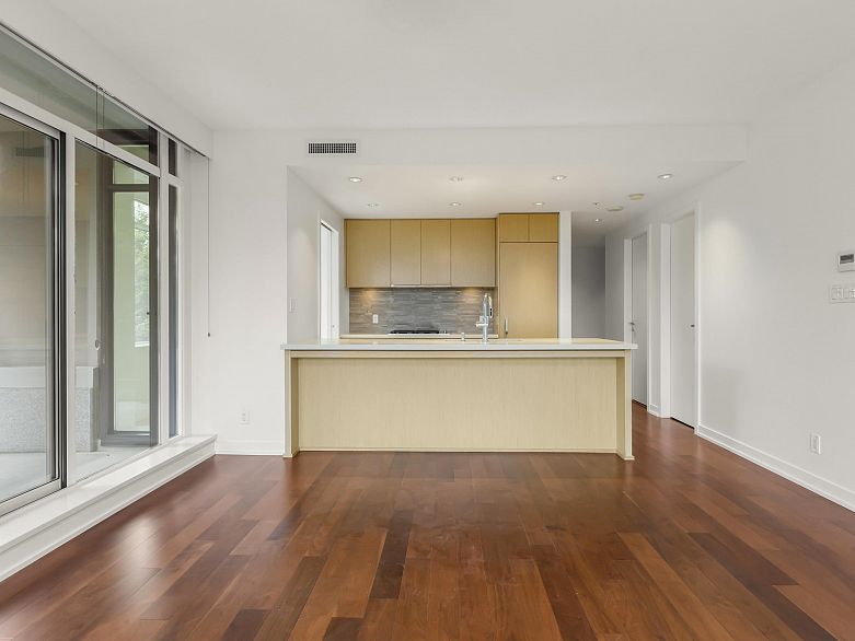 305 5955 Balsam Street