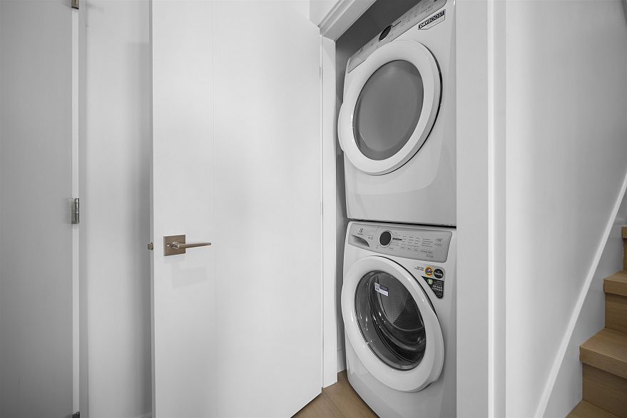 2 3563 E 25th Avenue