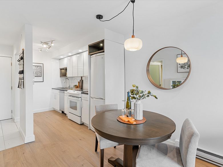 201 4315 Fraser Street