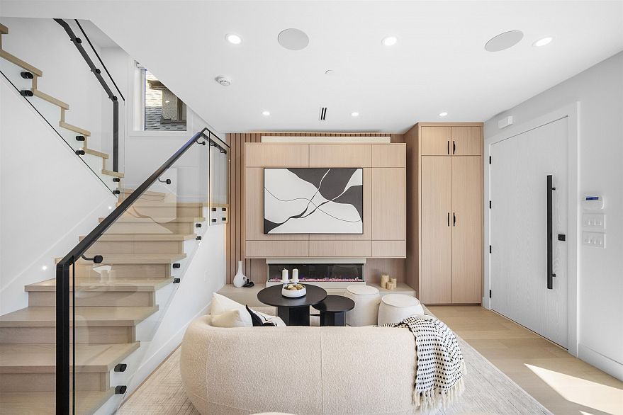 1 5033 Prince Albert Street